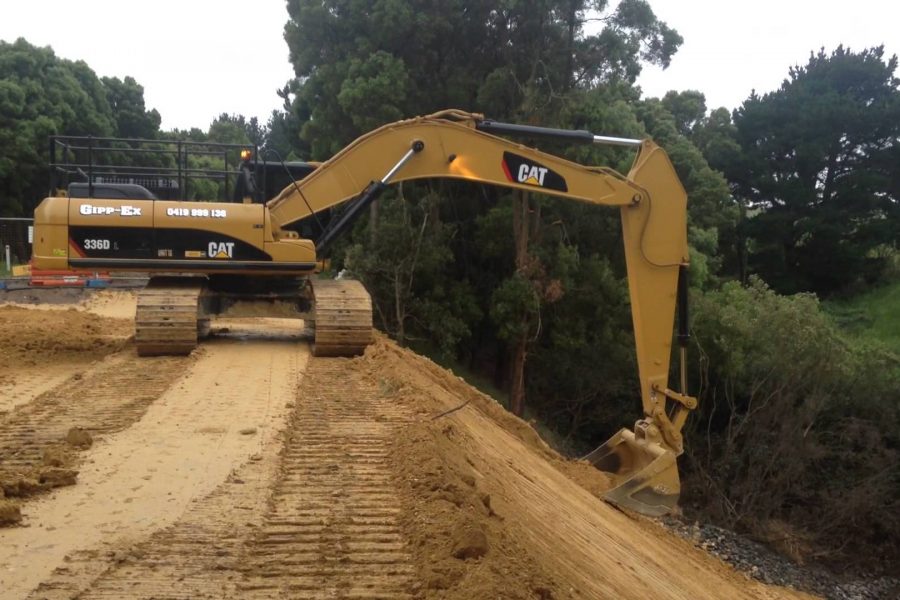 Excavadora Caterpillar 336DL Trabajo 900x600 - ALQUILER DE EXCAVADORA CAT 336DL | MOVIMIENTO DE TIERRA