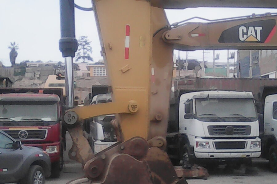 IMG 20171023 153340 scaled 900x600 - ALQUILER DE EXCAVADORA CAT 336DL | MOVIMIENTO DE TIERRA
