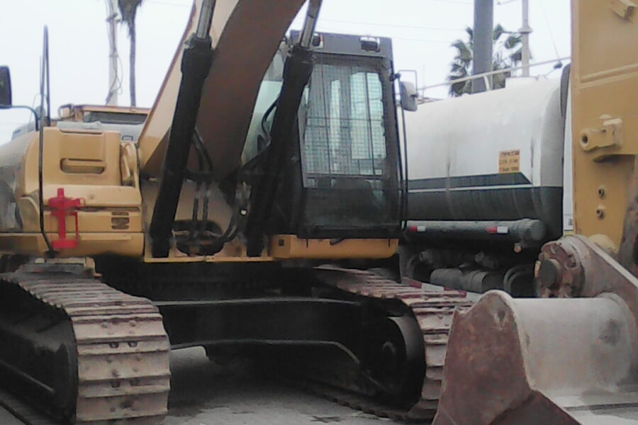 IMG 20171023 160409 scaled 900x600 - ALQUILER DE EXCAVADORA CAT 336DL | MOVIMIENTO DE TIERRA